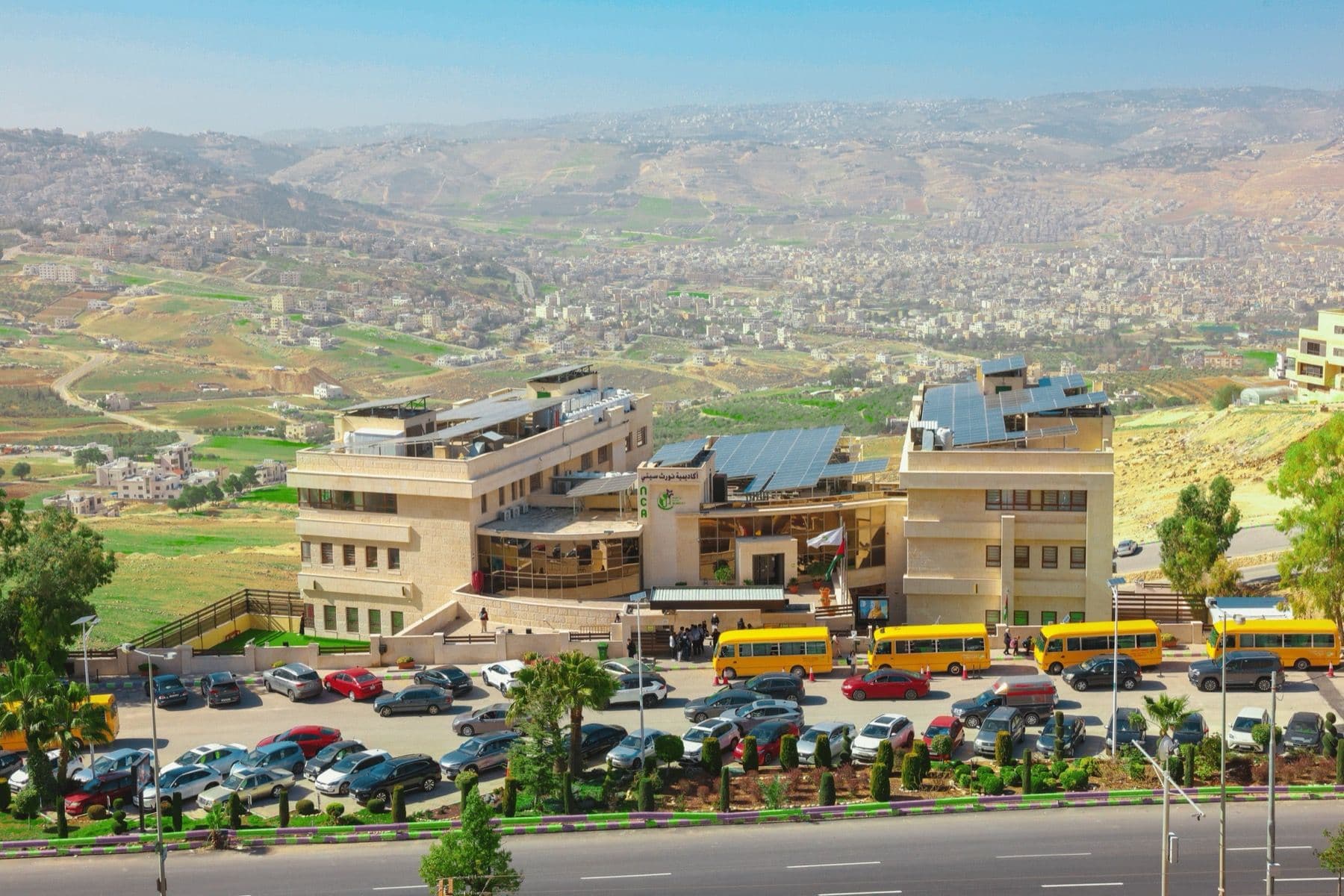 الحرم الجامعي من الأعلى على شارع الأردن